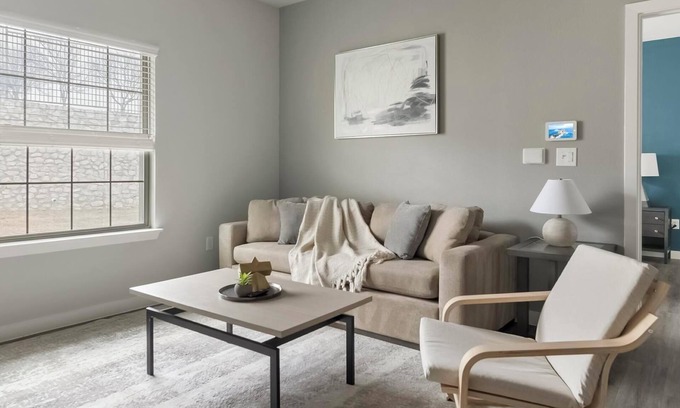 Dallas Apartment | Landing | Incredible 1BD, Pool, Gym
