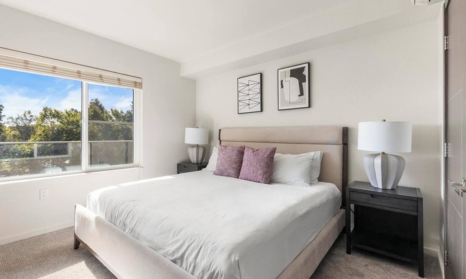 Hayden Island Apartment | Landing | Incredible 1BD, Pool, Courtyard