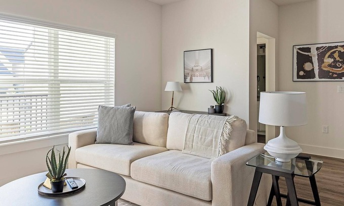 Venus Apartment | Landing | Incredible 2BD, Gym, Pool