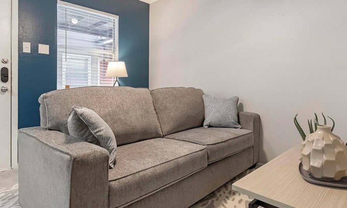 Southside Apartment | Landing | Incredible Studio, Pool, Clubhouse