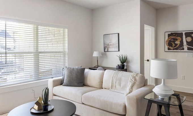 Venus Apartment | Landing | Modern 2BD, Clubhouse, Gym