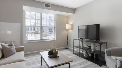 Worthington Apartment | Landing Modern Apartment with Amazing Amenities (ID8750X25)