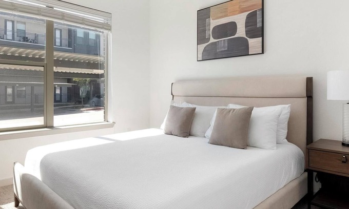 Dallas Apartment | Landing | Spectacular 1BD, Pool, Gym