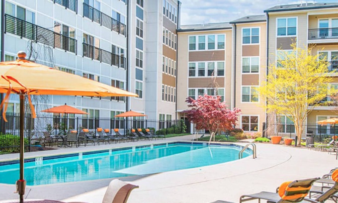Chillum Apartment | Landing | Spectacular Studio, Pool, Clubhouse