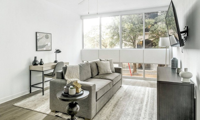 Five Points South Apartment | Landing | Stunning Studio, Yoga Studio, Gym