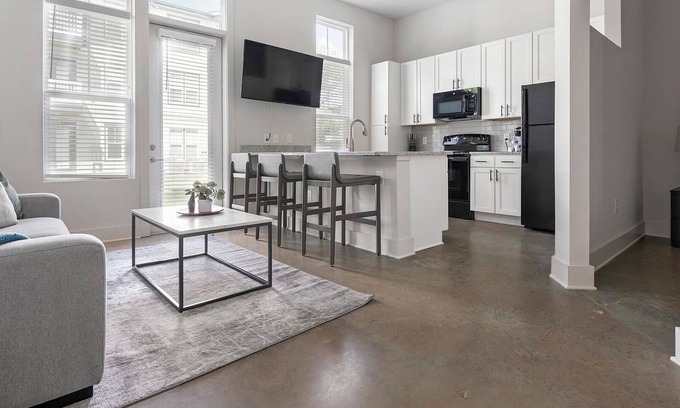 Charlotte Apartment | Landing | Stunning Studio, Pool, Clubhouse