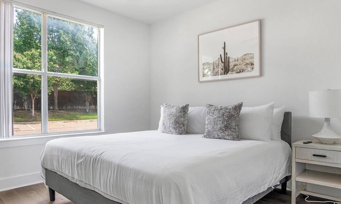 Irving Apartment | Landing | Stylish 1BD, Courtyard, Pool