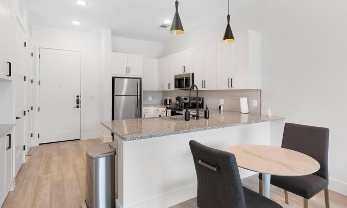 Denton Apartment | Landing | Stylish 1BD, Gym