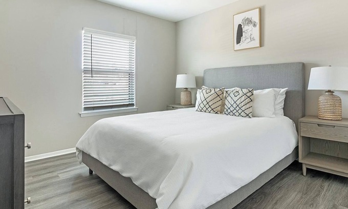 Homewood Apartment | Landing | Stylish 2BD, Clubhouse, Pool
