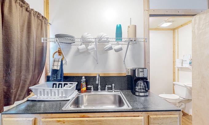 Seven Points House | Landyn's Lakeside Lodge | Guesthouse in Kemp