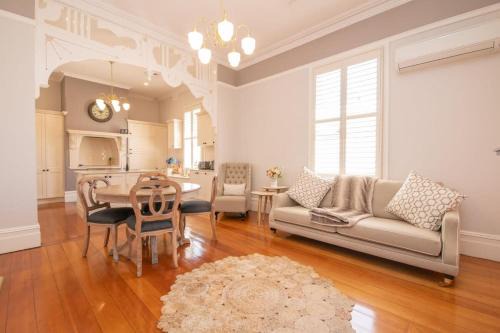 Orange House | LANSDOWNE House