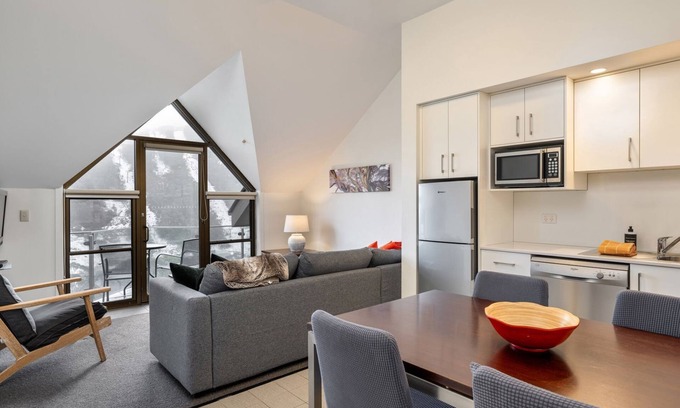 Thredbo Apartment | Lantern 31 - Balcony