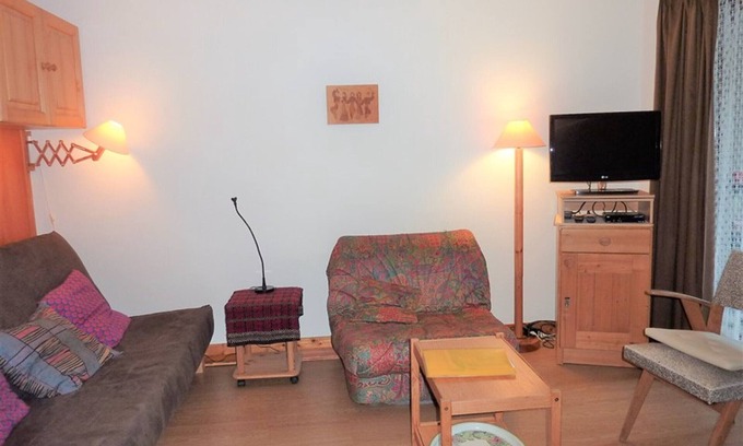 Saint-Jean-dʼAulps Apartment | Large 2* studio near slopes with pool and parking