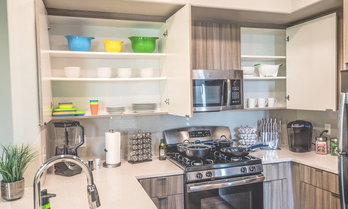 Camarillo Apartment | Large 2BD 👑 SMART TVs 📺WiFi⚡Full Kitchen☕ Coffee