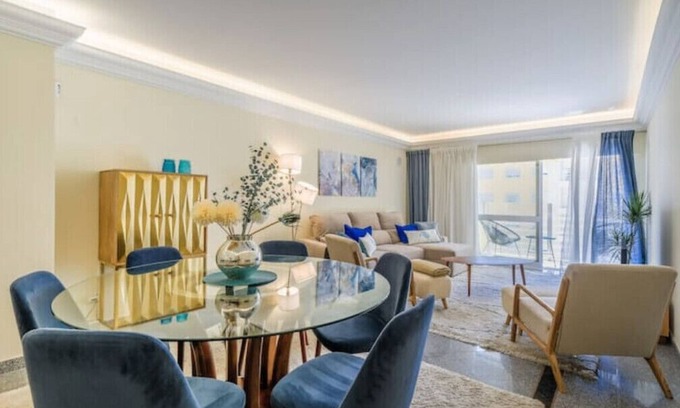 Parede Apartment | Large 3 Bedroom Apartment in Cascais, minutes from Beachn
