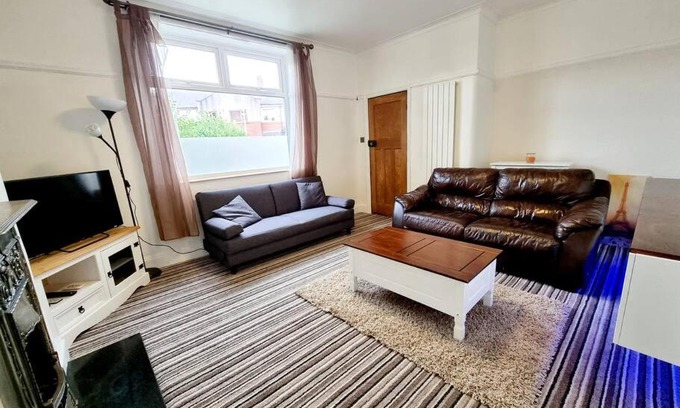 Middleton Apartment | Large 3 Bedroom Home including Parking & All Bills