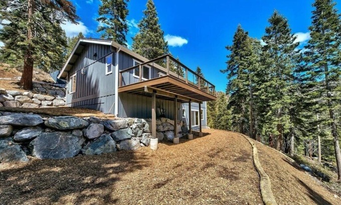 Upper Kingsbury House | Large 3 bedroom home with amazing mountain views less than one mile to Heavenly ski resort