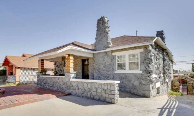 El Paso House | Large 3 bedroom with patio and BBQ