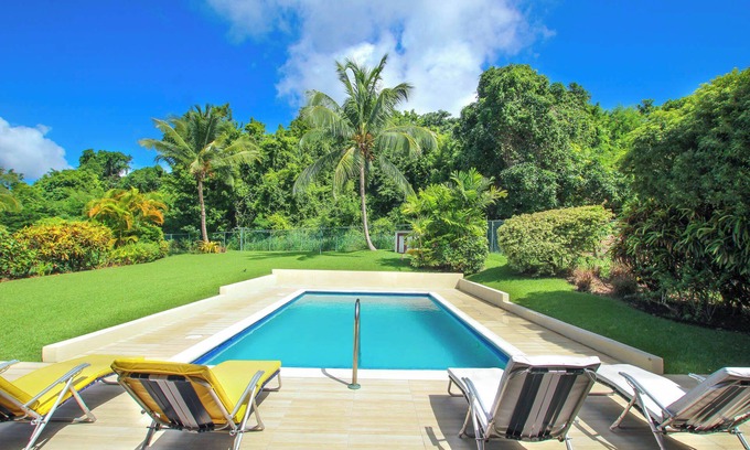 Speightstown House | Large 4-bed Family Friendly Home with Pool Just 2 mins from Beach - Chindwin