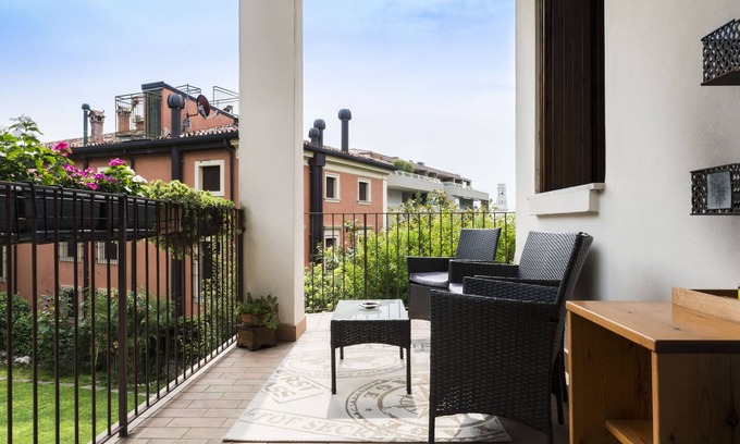 Borgo Trento Apartment | Large apartment 500m from the historic center and 1.4km from the Arena