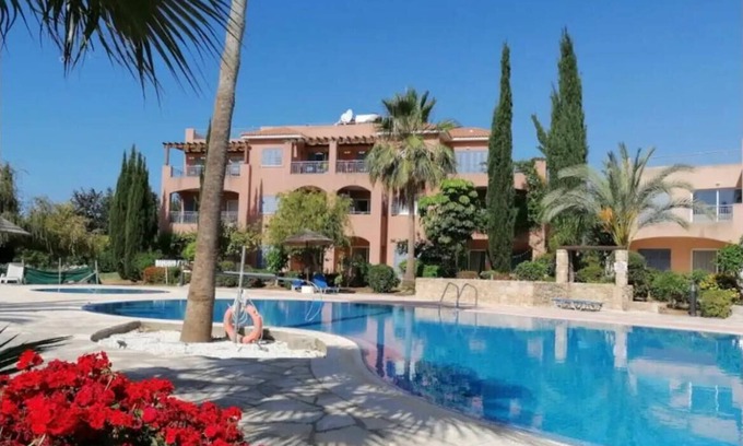 Mandria Apartment | Large apartment in idyllic complex, close to the beach