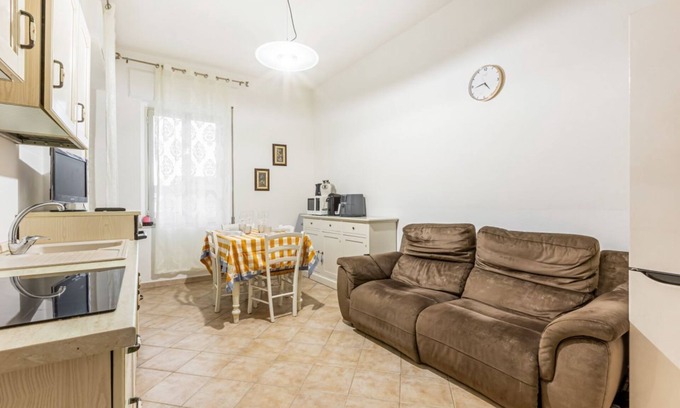 Monserrato Apartment | Large apartment of 90 sqm located on the second floor of a building WITHOUT elevator (stairs to access), can accommodate up to 5 people.The property is located in the center of Monserrato, served by all the main services: bars, restaurants, pharmacies an