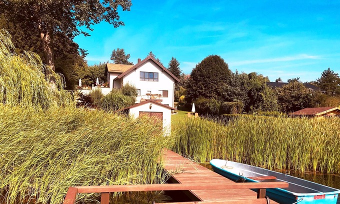 Woltersdorf Apartment | Large apartment with garden, barbecue area, rowing boat, jetty, SUP boards