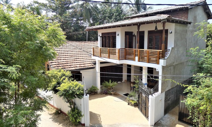 Thiranagama Apartment | large apartment with balcony 100 m to the beach in Hikkaduwa - Sri Lank