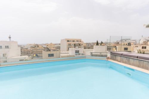 Tal-Ibrag Apartment | Large apartment with pool