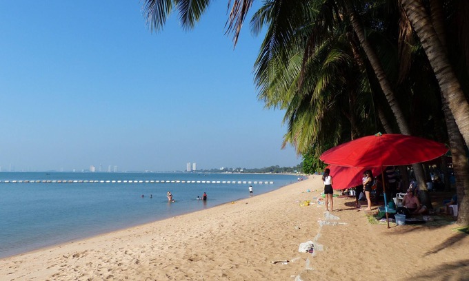 Chonburi Apartment | Large apartment with sea view 100 m from the beach in a fishing village