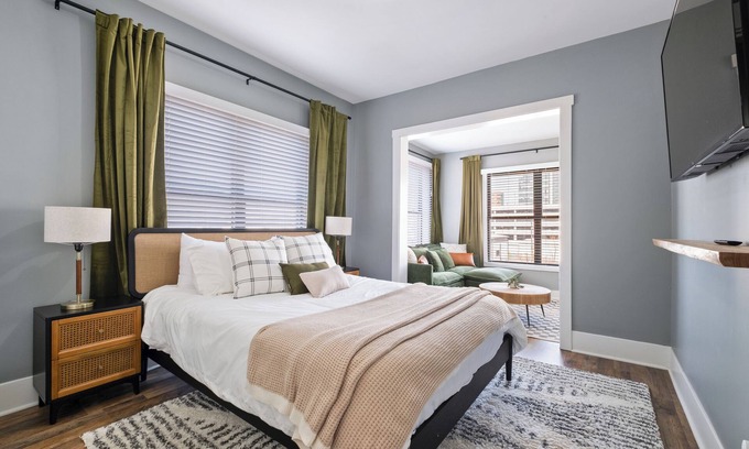 Downtown Omaha House | Large BDRM W/private Nook Near UNMC/Blackstone - Shared House