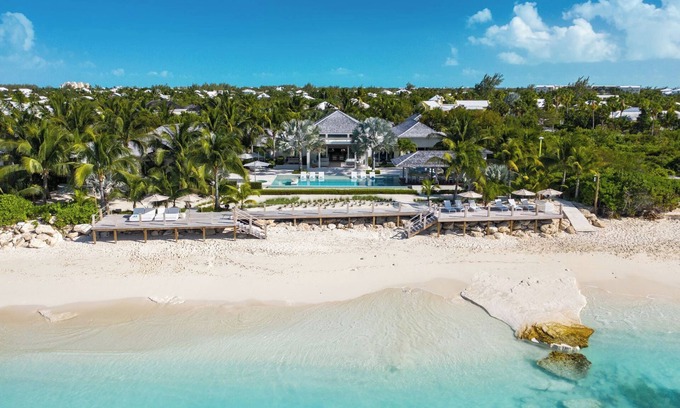 Leeward Settlement Villa | Large Beach Villa in Turks and Caicos