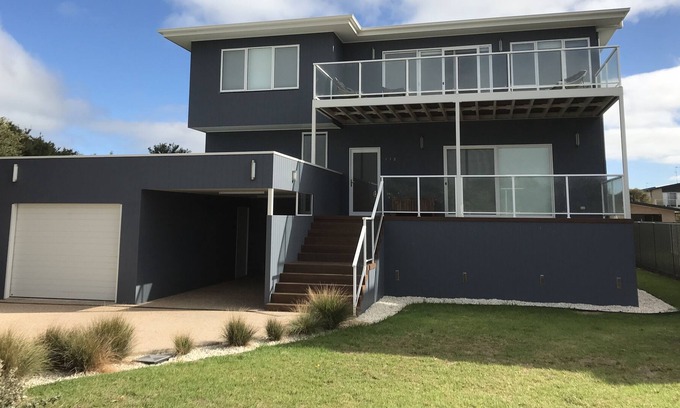 Cape Paterson House | Large beachfront home at Cape Paterson - modern beach house