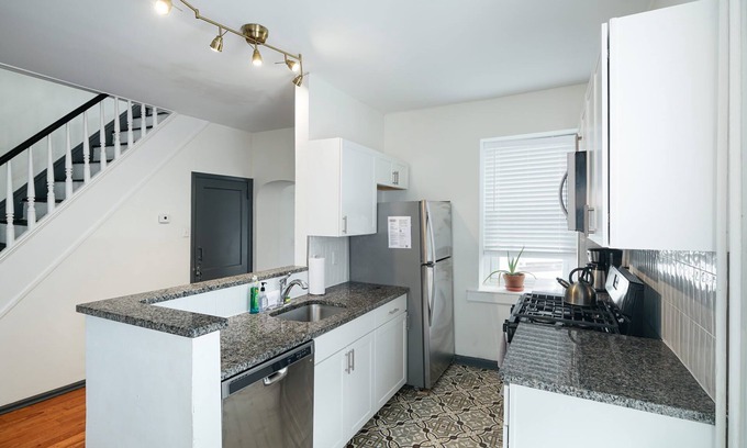 Roxborough-Manayunk Apartment | Large Bi-level Apartment in Heart of Manayunk