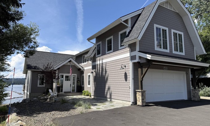 McCall House | Large, brand new, perfectly located lake house in McCall