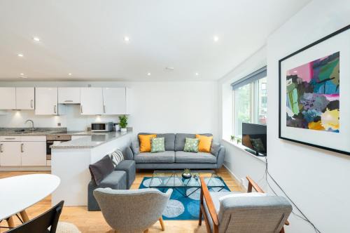 Shoreditch Apartment | Large Bright 4-Bedroom Flat, heart of Shoreditch, large balcony