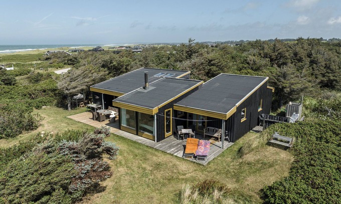 Lonstrup Cottage | Large bright summerhouse in a tranquil area with sea view and close to the ocean