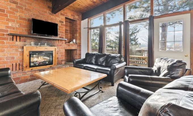 The Blue Mountains House | Large Chalet for up to 16 ppl, close to mountains! (141 Kandahar)