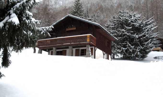 Vallorcine Ski Chalet | Large chalet close to Chamonix Mont Blanc and 400m from the Balme cable car