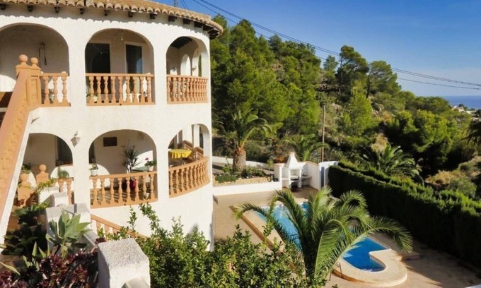 Altea la Vella Ski Chalet | Large chalet with private pool