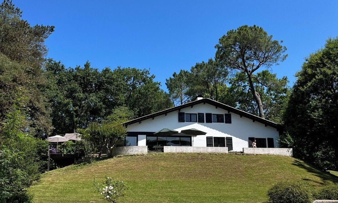Ascain House | Large character house, exceptional view of the Rhune, 1 hectare, swimming pool