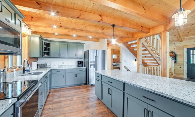 Gilbertsville Cottage | Large Deck & Shared Dock: Cabin on Kentucky Lake!