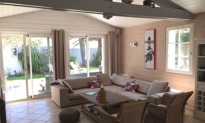 Le Bois-Plage-en-Re House | Large decorative house for 12. Garden, independent annex. 5 min from the beach