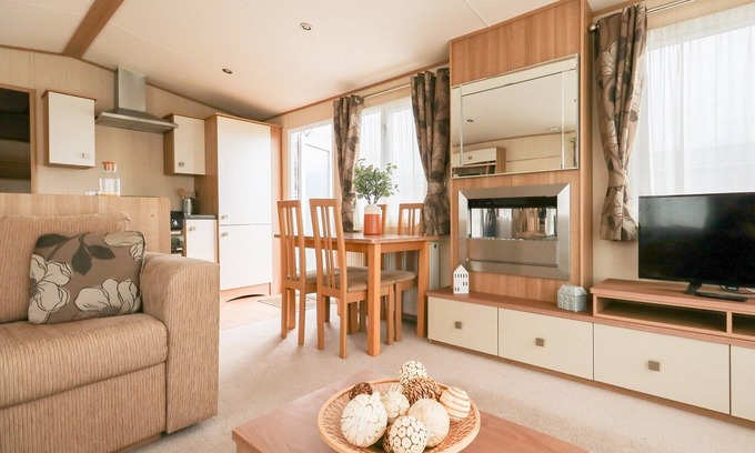 Mynachlogddu House | Large, deluxe 12ft-wide caravan with one double with en suite W.
