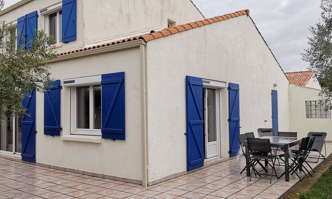 La Tranche-sur-Mer House | Large detached house 4 bdrm 600m to beach, pets allowed