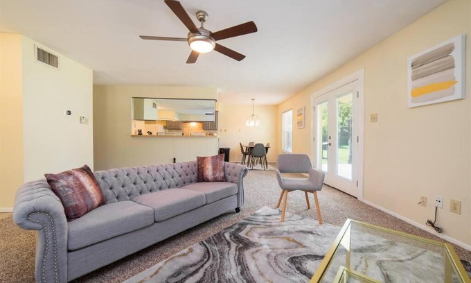 Lancaster House | Large, easy access single story 3 bed home, 15mins downtown Dallas