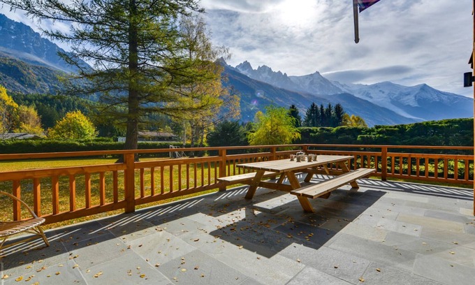 Les Tines Ski Chalet | Large family chalet in Chamonix
