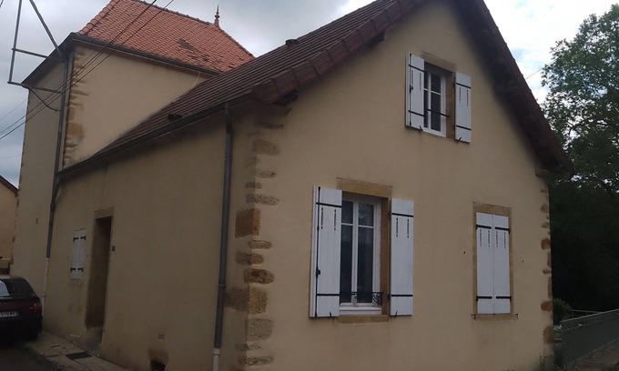 Charolles House | Large family home in Charolles - Quiet, garden, river, all on foot