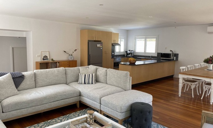 Anglesea House | Large family home with nature walk to beach and amenities