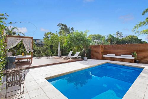 Balmoral House | Large Family Home with Pool & Spa